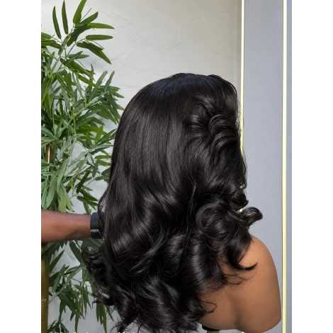 Dollar Unit.                                                     18 Inch Layered 5×5                  Human Hair Wig –300g
Elevate your look with this beauty